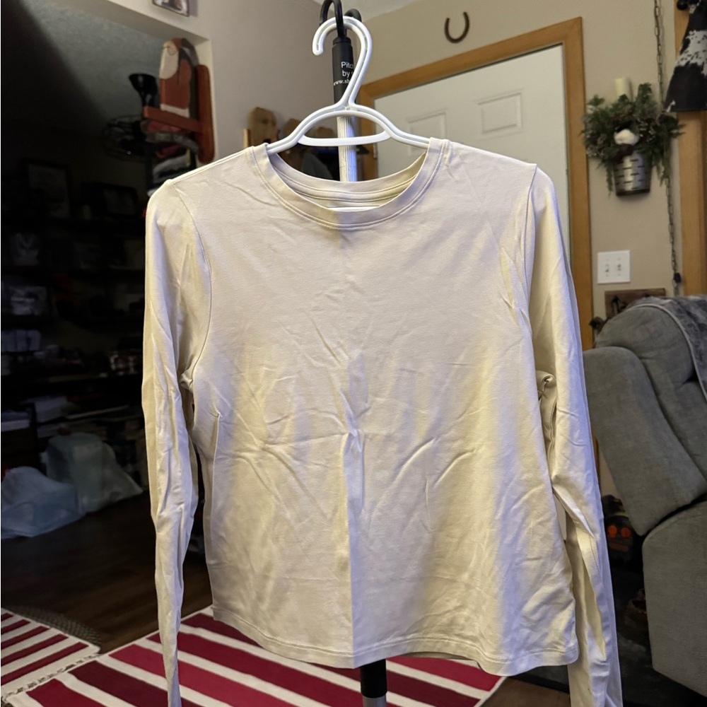 Old Navy Cream Long Sleeve Crop Top